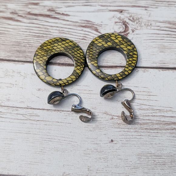 Vintage Clip On Earrings Stunning Scale Pattern Dangle - Picture 7 of 7